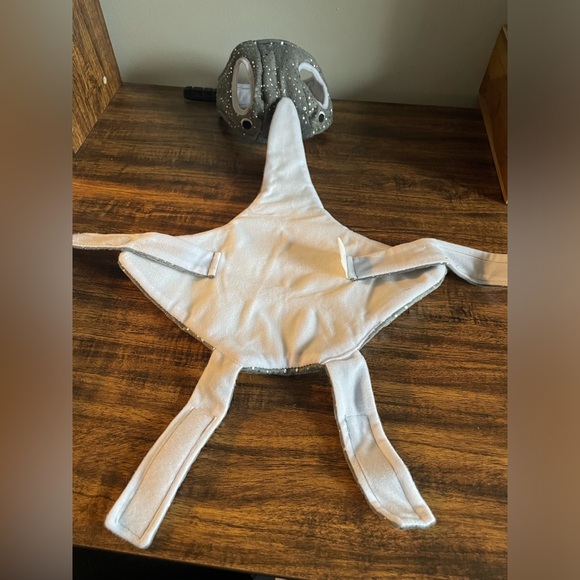 Shark costume for dog size small - Picture 4 of 5